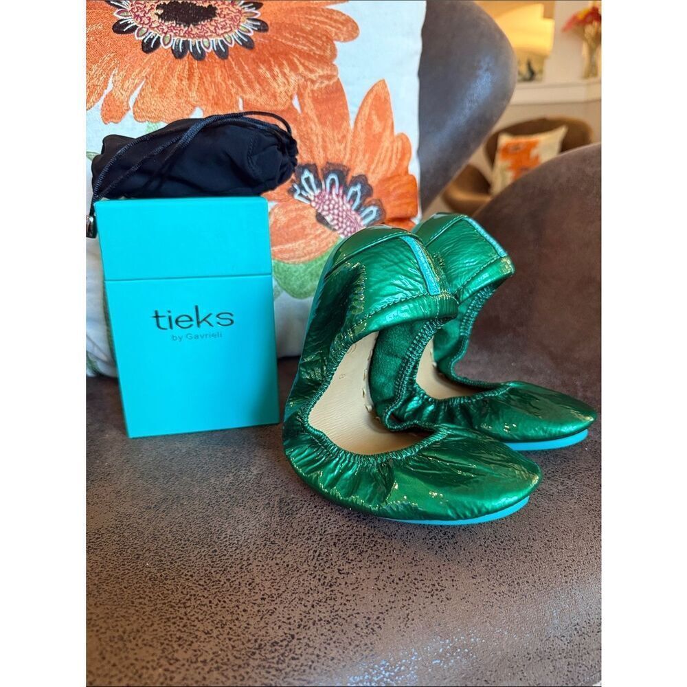 TIEKS BALLET FLATS “EMERALD GREEN” PATENT LEATHER FOLDABLE LNC SIZE 8
